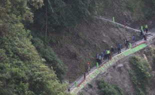 Bagikan Kurban hingga Girpasang Klaten, Ganjar Bertekad Realisasikan Jembatan Gantung