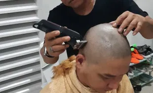 Ditegur Mendagri Soal Rambut Pirang, Pasha Langsung Cukur Plonthos