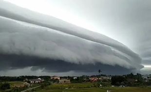 Ngeri, Fenomena Awan Tsunami Muncul di Meulaboh Aceh