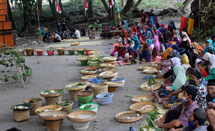 Sedekah Bumi di Sragen Doakan Covid-19 Sirna, Tapi Kok Berkerumun