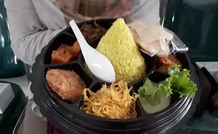 Wah, Ada Nasi Kuning Tumpeng Mini Saat Mendengar Pidato Kenegaraan di Ruang Rapat Paripurna DPRD Karanganyar