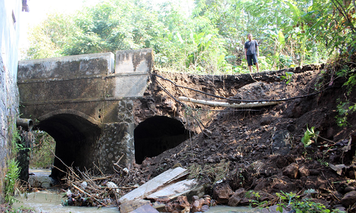 Jembatan Peninggalan Belanda Ambrol, DPUPR Sragen Terjunkan Tim