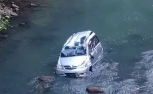 Mobil Terjun ke Sungai, Pengantin Pria di Sinjai Selamat Karena Ini