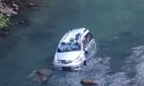 Mobil Terjun ke Sungai, Pengantin Pria di Sinjai Selamat Karena Ini