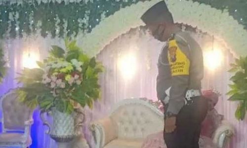 Pengantin Pria Dihukum Push Up di Pelaminan, Ternyata Karena Ini