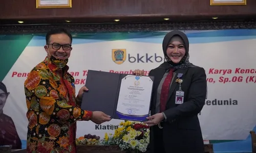 Bupati Klaten Sri Mulyani Raih Penghargaan Di Peringatan Hari Kontrasepsi Sedunia