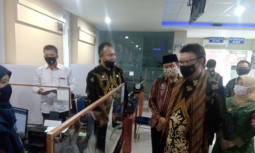 Kantor Imigrasi Kelas I TPI Solo Pamer Inovasi, Bikin Paspor Cukup 15 Menit!