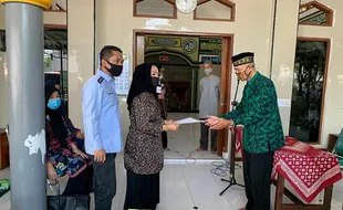 Bebas Bersyarat, Mantan Bupati Karanganyar Rina Iriani Langsung Wakafkan Tanah Masjid