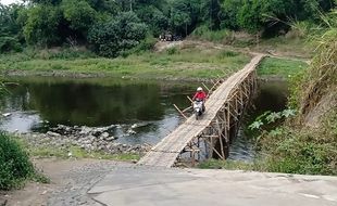 Ngeri-Ngeri Sedap! Sudah Pernah Lewat Jembatan Sasak Bengawan Solo Sewu-Mojolaban?