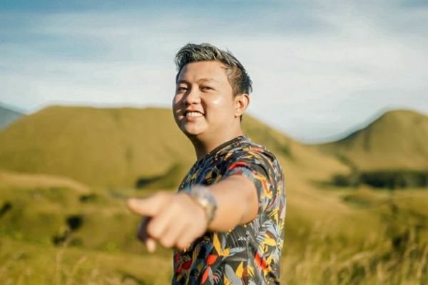 Denny Caknan dari Tukang Sapu Jadi Penyanyi Dangdut Koplo Paling Magis