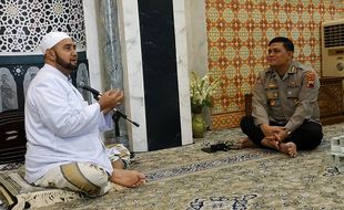 Silaturahmi Bersama Kapolresta Solo, Ini Komentar Habib Syech Soal Insiden Kerusuhan di Mertodranan