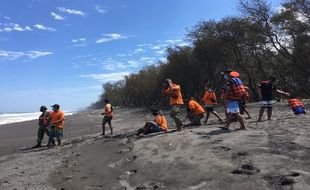 7 Wisatawan Terseret Ombak di Pantai Goa Cemara Ternyata Satu Keluarga, Royal ke Tetangga