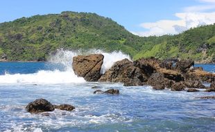 Pemancing Hilang Tersapu Ombak Pantai Wediombo Gunungkidul