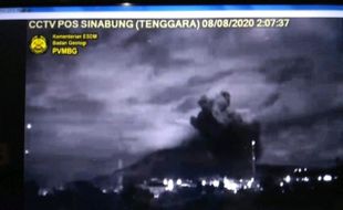 Gunung Sinabung Erupsi Lagi Setelah 1 Tahun "Tidur"