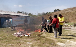 Gagal Dikirim ke Sumatra, Jutaan Batang Rokok Bodong di Sukoharjo Berakhir Jadi Abu