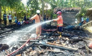 Kebakaran Hanguskan Dapur & Kandang di Mondokan Sragen, 1 Sapi Mati Terpanggang