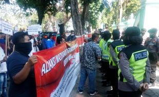 Menolak KAMI, Puluhan Orang Demo di DPRD Grobogan