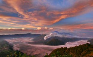 Wisata Gunung Bromo Dibuka, Pengelola Ancamkan Sanksi