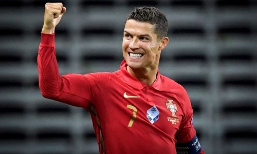 Pimpin Top Skor Euro 2020, Cristiano Ronaldo Raih Sepatu Emas