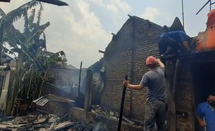 Gara-Gara Tungku Masak, 2 Rumah di Pagotan Madiun Nyaris Ludes Terbakar