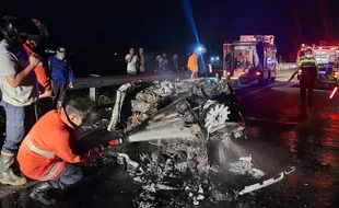 CRV Ringsek & Sedan Habis Terbakar, Begini Kronologi Kecelakaan di Tol Solo-Semarang