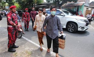 Sama-Sama Tajir dan Maju Jadi Cawali, Ini Koleksi Kendaraan Anak dan Menantu Jokowi