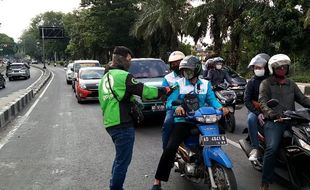 Mitra Gojek Soloraya Gelar Aksi Simpatik Aman Pakai Jasa Ojek Online