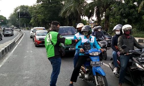 Mitra Gojek Soloraya Gelar Aksi Simpatik Aman Pakai Jasa Ojek Online