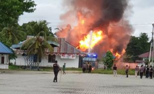 Gegara CPNS, Warga Bakar Kompleks Kantor Bupati Keerom Papua