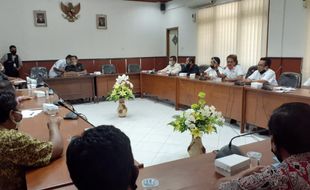 Warga Protes Penebangan Pohon di Kandangan Untuk Tanam Porang