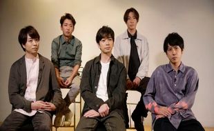 Boy Group Jepang Arashi Berkolaborasi dengan Bruno Mars