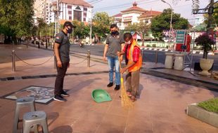 Satpol PP Semarang Operasi Yustisi, Tapi Kok Bagi-Bagi Jamu