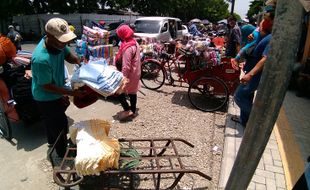 Pindahan Pedagang Pasar Klewer, Angkut Dulu Ongkos Belakangan