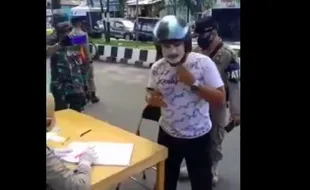 Asli Ngakak! Pria Ini Terciduk Razia Masker, Karena Pakai Ini...