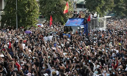 Demo Nasional Lawan Monarki Thailand, Pentolan Aktivis Ditangkapi