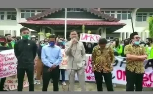 Viral Ketua DPRD Paser Tak Hafal Pancasila Disoraki Pendemo