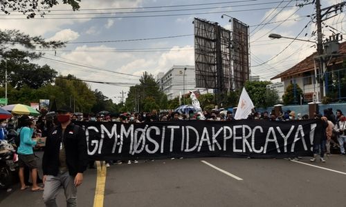 Massa ARB Jogja Turun ke Jalan Serukan Mosi Tidak Percaya