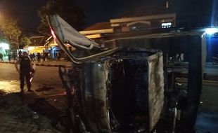 Duh, Truk Satpol PP Sukoharjo yang Dibakar Saat Demo Biasa untuk Penertiban PKL dan Reklame Liar