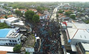 Kumpulan Foto Aksi Demo di Bundaran Kartasura: Berawal Damai, Berakhir Ricuh