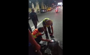 Kali Kedua Dalam Sehari, Grill Drainase Flyover Manahan Solo Patah Lagi