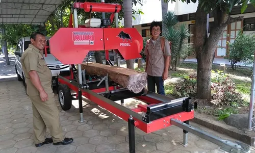 Hebat, Mesin Penggergajian Kayu SMK Kristen 2 Solo Mulai Dipesan Perusahaan