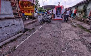 Bertugas Pastikan Jalan di Solo Mulus, Ternyata Segini Anggaran Tim Sapu Lubang