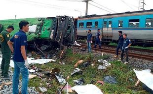 Tabrakan Bus Vs Kereta Api, 20 Tewas & 30 Luka-Luka