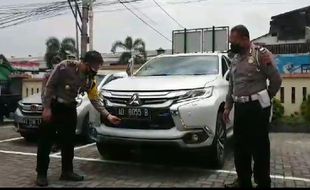 Pengemudi Pajero Sport Ugal-Ugalan di Solo Pakai Sirene & Strobo Biar yang Lain Minggir