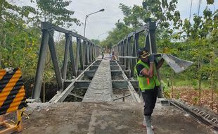 Owalah! Jembatan Nambangan Wonogiri Dibongkar Akibat Kesempitan, Tak Muat Buat Simpangan