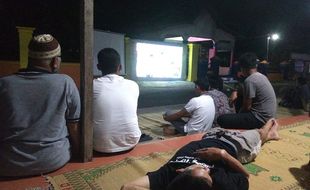 Debat Pilkada Sukoharjo: Warga Antusias Nobar di Rumah