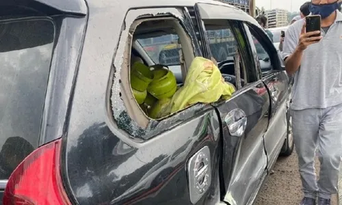 Tabung Gas Nyelonong di Tol Jagorawi, 3 Mobil Kecelakaan Beruntun