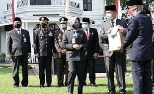 Hari Pahlawan di Salatiga, Dari Bagi Sembako Hingga Ziarah ke TMP