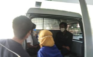 Satpol PP Sragen Tangkap ODGJ Pembuat Onar, Disebut-Sebut Mirip Perusak Papan Nama Kantor Bupati