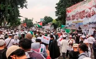 Buntut Kerumunan Massa FPI, 77 Positif Covid-19